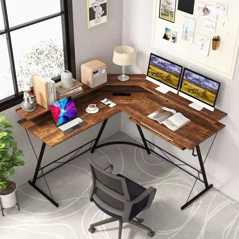 Bureau d'ordinateur en L