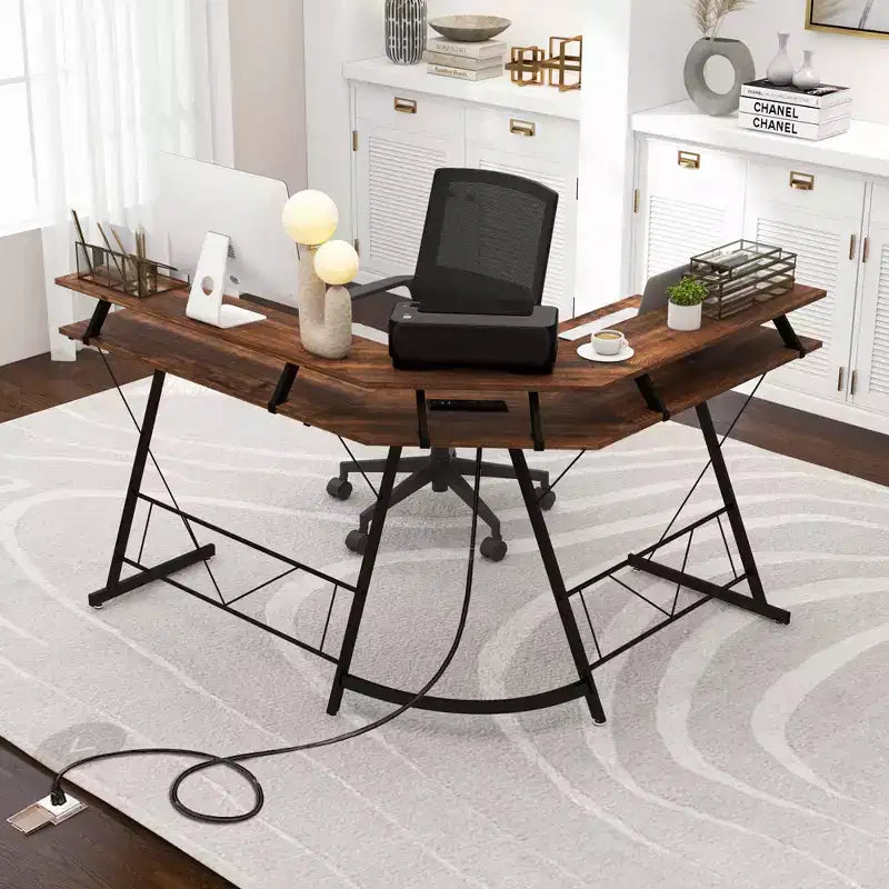 Bureau d'ordinateur en L